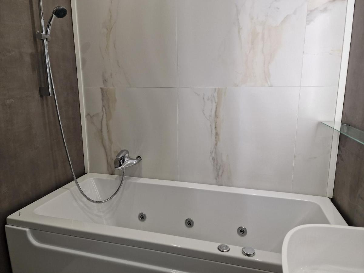 Marsselis Luxe Port Apartment Várna Kültér fotó